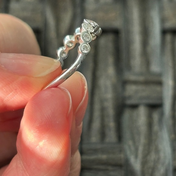 Elegant 10k white gold Teardrop Ring - Picture 3 of 11